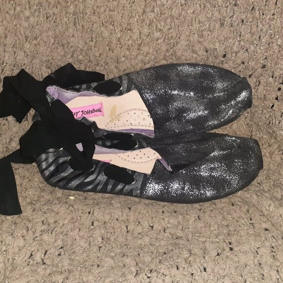 BETSEY JOHNSON-Silver Black Canvas/Zebra Stripe-Lace-Up Ribbons-Sz 8-Near Mint - Picture 6 of 7